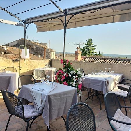 Hostellerie Provencale Uzes Bagian luar foto