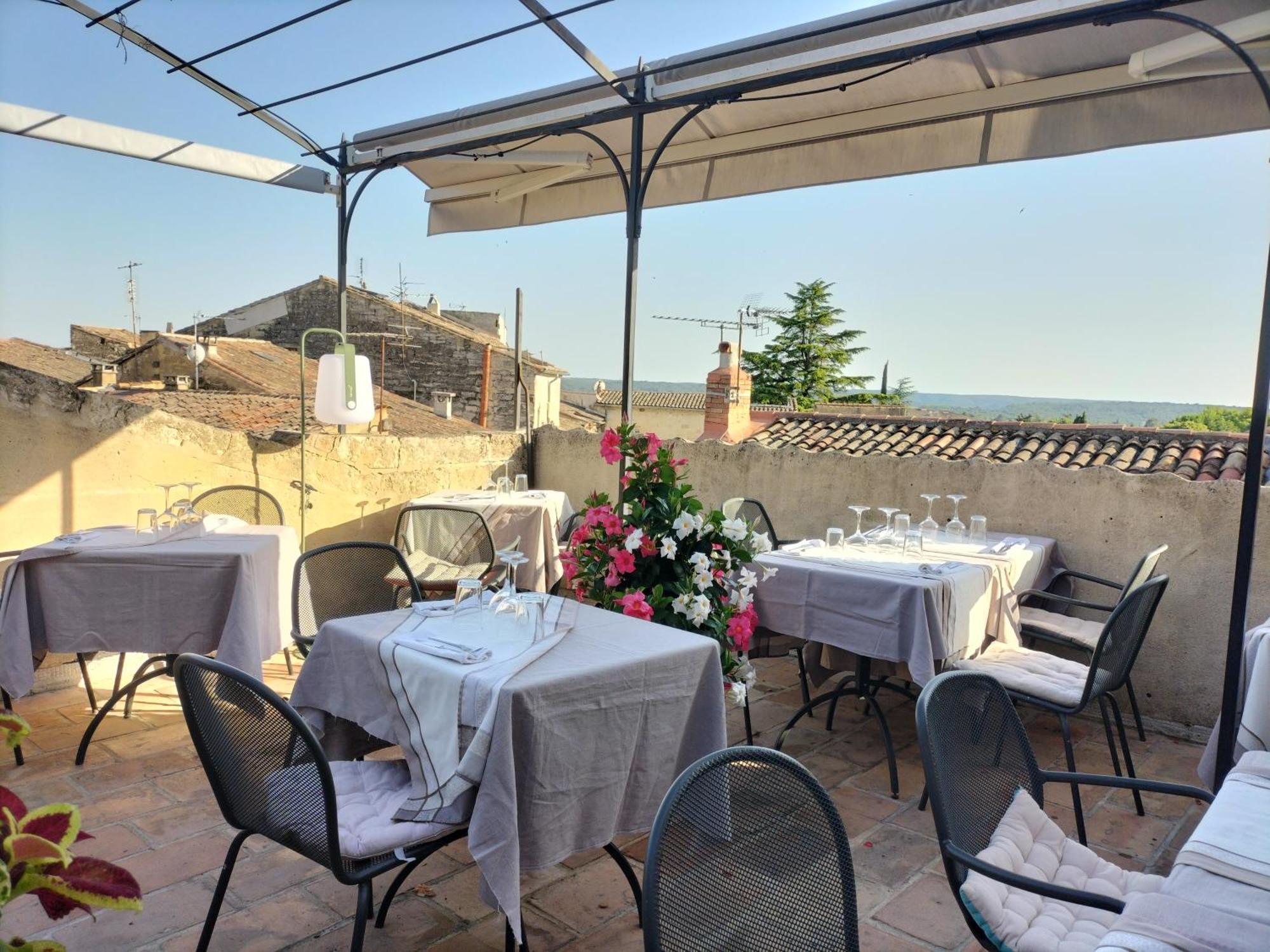 Hostellerie Provencale Uzes Bagian luar foto