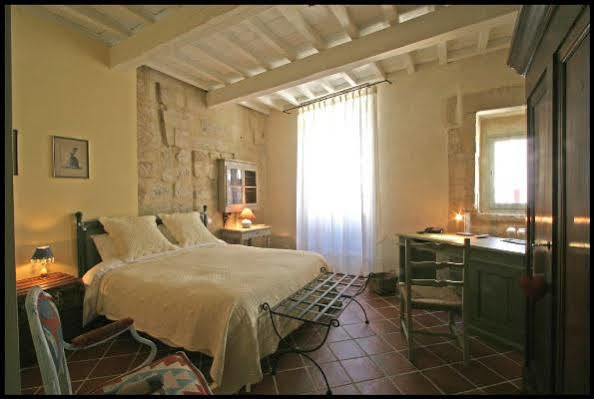 Hostellerie Provencale Uzes Bagian luar foto